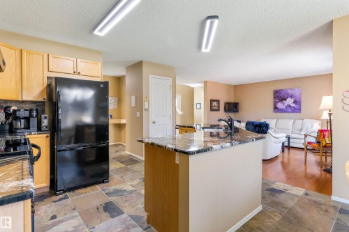 118 Naples Way, St. Albert, AB - Indoor Photo Showing Kitchen