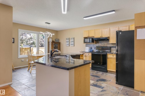 118 Naples Way, St. Albert, AB - Indoor Photo Showing Kitchen With Double Sink