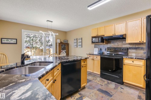 118 Naples Way, St. Albert, AB - Indoor Photo Showing Kitchen With Double Sink