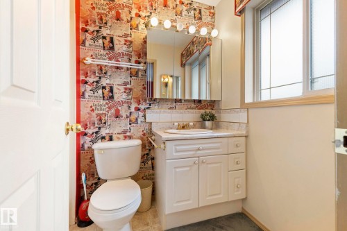 9315 162 Avenue Nw, Edmonton, AB - Indoor Photo Showing Bathroom