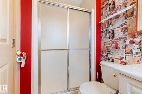 9315 162 Avenue Nw, Edmonton, AB - Indoor Photo Showing Bathroom