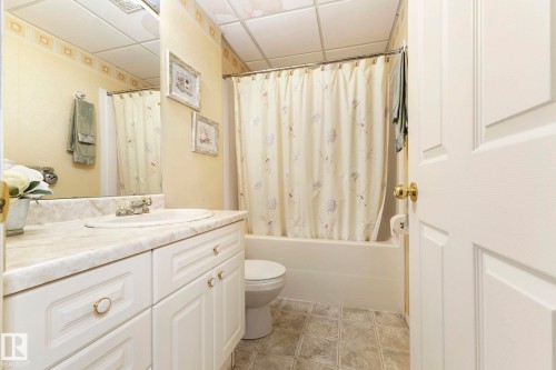 9315 162 Avenue Nw, Edmonton, AB - Indoor Photo Showing Bathroom