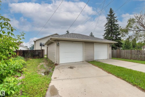 Potential second parking spot to left of garage. - 10634 155 Street Nw, Edmonton, AB - Outdoor
