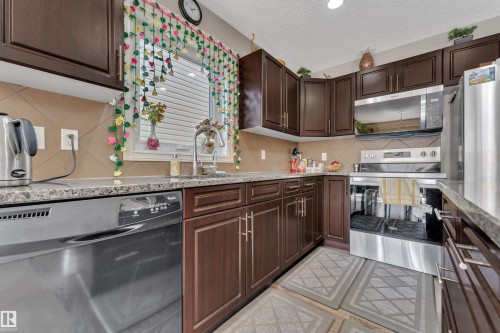#24 655 Tamarack Rd Nw, Edmonton, AB - Indoor Photo Showing Kitchen