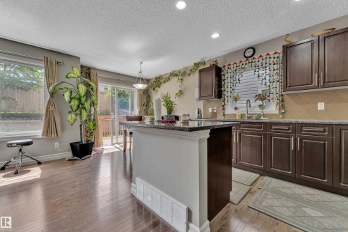 #24 655 Tamarack Rd Nw, Edmonton, AB - Indoor Photo Showing Kitchen With Upgraded Kitchen