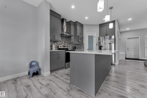 7245 Chivers Place Sw, Edmonton, AB - Indoor Photo Showing Kitchen With Upgraded Kitchen