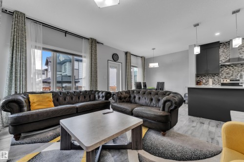 7245 Chivers Place Sw, Edmonton, AB - Indoor Photo Showing Living Room