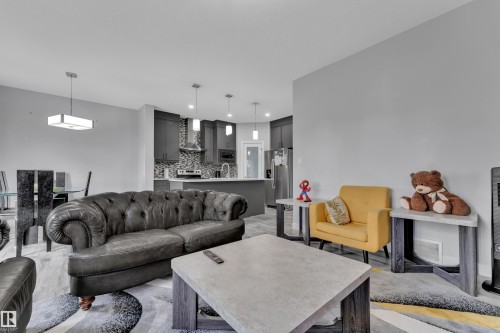 7245 Chivers Place Sw, Edmonton, AB - Indoor Photo Showing Living Room