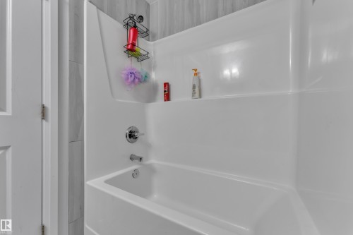 7245 Chivers Place Sw, Edmonton, AB - Indoor Photo Showing Bathroom