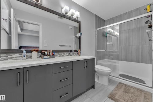 7245 Chivers Place Sw, Edmonton, AB - Indoor Photo Showing Bathroom