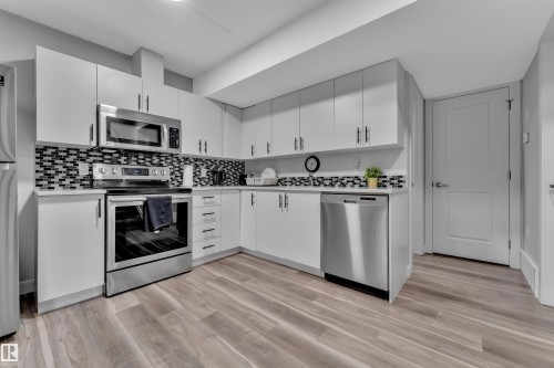 7245 Chivers Place Sw, Edmonton, AB - Indoor Photo Showing Kitchen With Stainless Steel Kitchen With Upgraded Kitchen