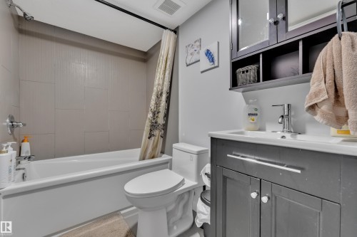 7245 Chivers Place Sw, Edmonton, AB - Indoor Photo Showing Bathroom