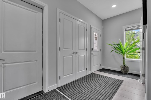 7245 Chivers Place Sw, Edmonton, AB - Indoor Photo Showing Other Room