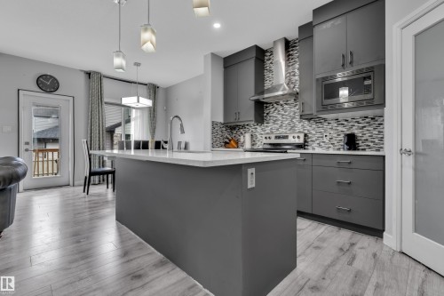 7245 Chivers Place Sw, Edmonton, AB - Indoor Photo Showing Kitchen With Upgraded Kitchen