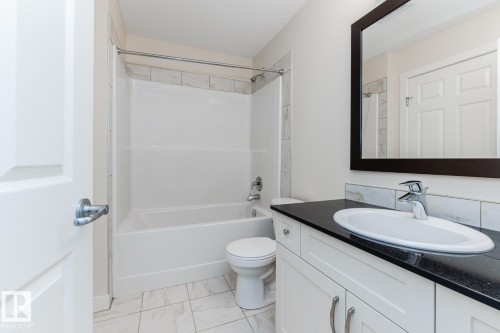 #81 1530 Tamarack Bv Nw, Edmonton, AB - Indoor Photo Showing Bathroom