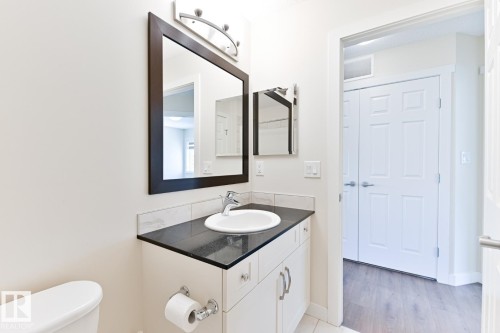 #81 1530 Tamarack Bv Nw, Edmonton, AB - Indoor Photo Showing Bathroom