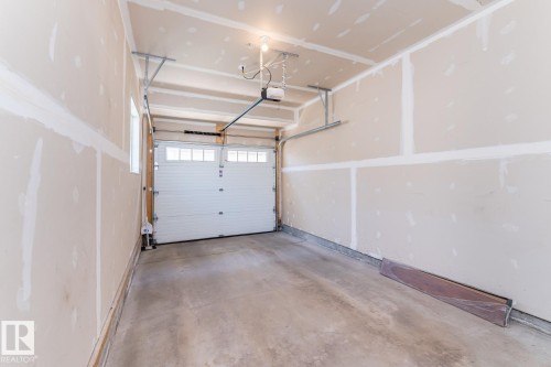 #81 1530 Tamarack Bv Nw, Edmonton, AB - Indoor Photo Showing Garage