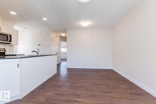 #81 1530 Tamarack Bv Nw, Edmonton, AB - Indoor Photo Showing Kitchen