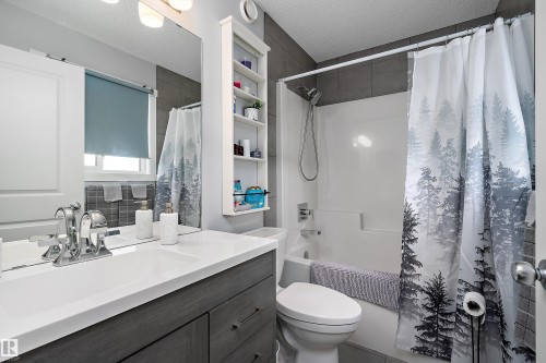 28 Rolston Close, Leduc, AB - Indoor Photo Showing Bathroom