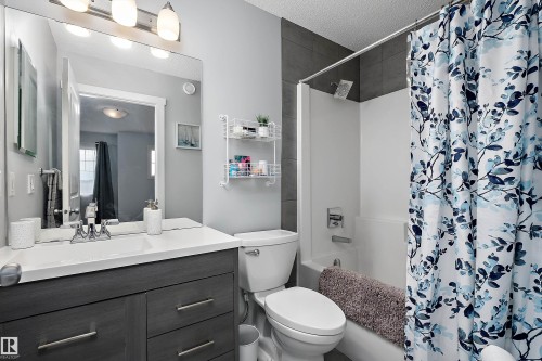 28 Rolston Close, Leduc, AB - Indoor Photo Showing Bathroom