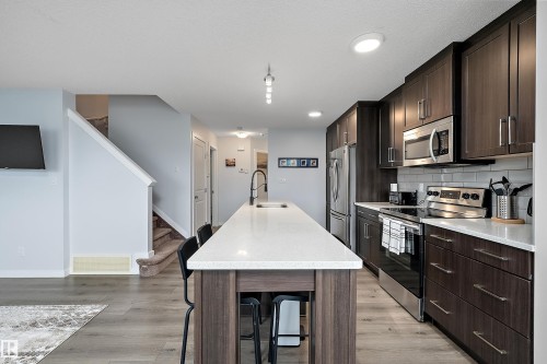 28 Rolston Close, Leduc, AB - Indoor Photo Showing Kitchen