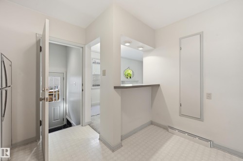 10935 127 Street Nw, Edmonton, AB - Indoor Photo Showing Other Room