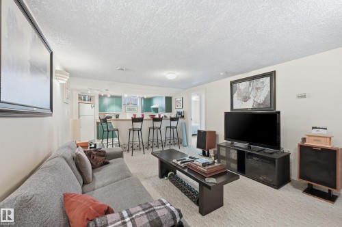 10935 127 Street Nw, Edmonton, AB - Indoor Photo Showing Living Room