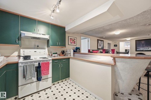 10935 127 Street Nw, Edmonton, AB - Indoor Photo Showing Kitchen