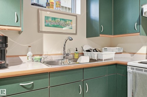 10935 127 Street Nw, Edmonton, AB - Indoor Photo Showing Kitchen
