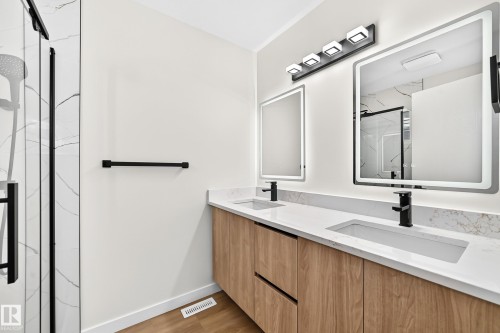 17816 94 Street Nw, Edmonton, AB - Indoor Photo Showing Bathroom