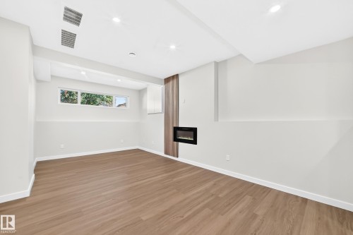 17816 94 Street Nw, Edmonton, AB - Indoor Photo Showing Other Room