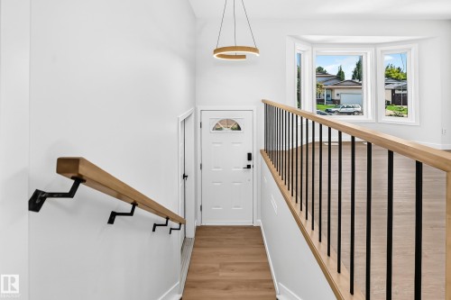 17816 94 Street Nw, Edmonton, AB - Indoor Photo Showing Other Room
