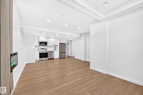 17816 94 Street Nw, Edmonton, AB - Indoor Photo Showing Kitchen