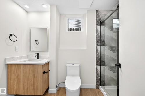 17816 94 Street Nw, Edmonton, AB - Indoor Photo Showing Bathroom