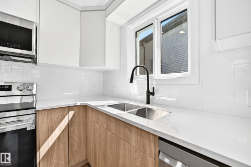 17816 94 Street Nw, Edmonton, AB - Indoor Photo Showing Kitchen With Double Sink With Upgraded Kitchen