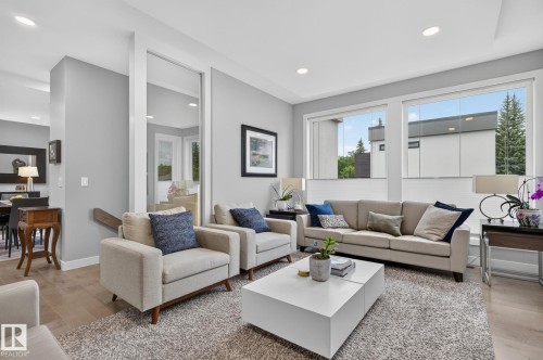 14011 101 Avenue Nw, Edmonton, AB - Indoor Photo Showing Living Room