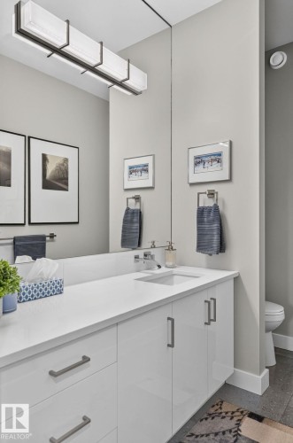 14011 101 Avenue Nw, Edmonton, AB - Indoor Photo Showing Bathroom