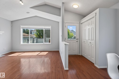 7815 14 Avenue Sw, Edmonton, AB - Indoor Photo Showing Other Room