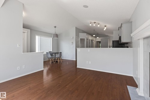 7815 14 Avenue Sw, Edmonton, AB - Indoor