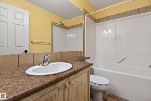 7815 14 Avenue Sw, Edmonton, AB - Indoor Photo Showing Bathroom