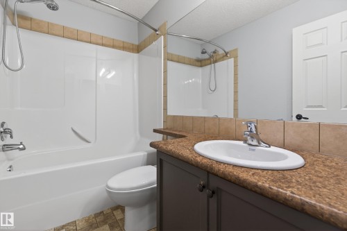 7815 14 Avenue Sw, Edmonton, AB - Indoor Photo Showing Bathroom