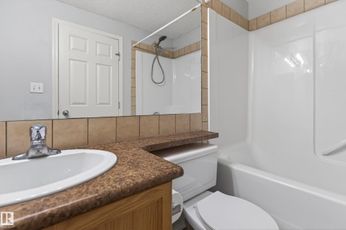 7815 14 Avenue Sw, Edmonton, AB - Indoor Photo Showing Bathroom