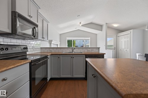 7815 14 Avenue Sw, Edmonton, AB - Indoor Photo Showing Kitchen With Double Sink