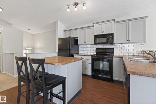 7815 14 Avenue Sw, Edmonton, AB - Indoor Photo Showing Kitchen With Double Sink