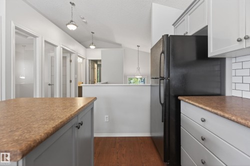 7815 14 Avenue Sw, Edmonton, AB - Indoor Photo Showing Kitchen