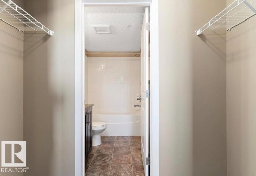 #421 3315 James Mowatt Tr Sw, Edmonton, AB - Indoor Photo Showing Bathroom