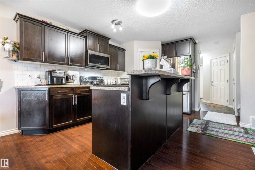 2627 29 Street Nw, Edmonton, AB - Indoor Photo Showing Kitchen