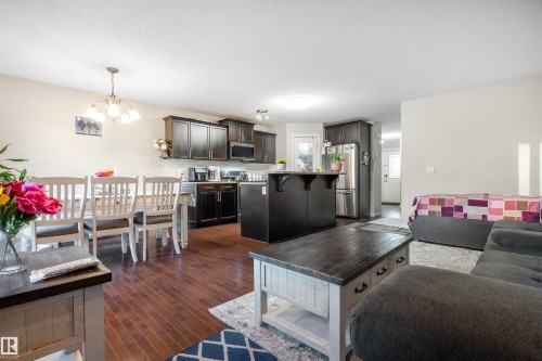 2627 29 Street Nw, Edmonton, AB - Indoor Photo Showing Living Room
