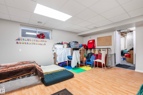 2627 29 Street Nw, Edmonton, AB - Indoor