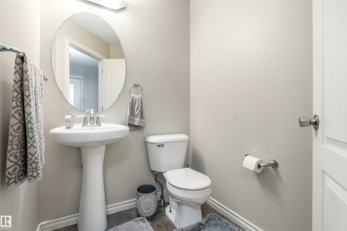 2627 29 Street Nw, Edmonton, AB - Indoor Photo Showing Bathroom